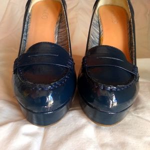 9&Co patent blue pumps